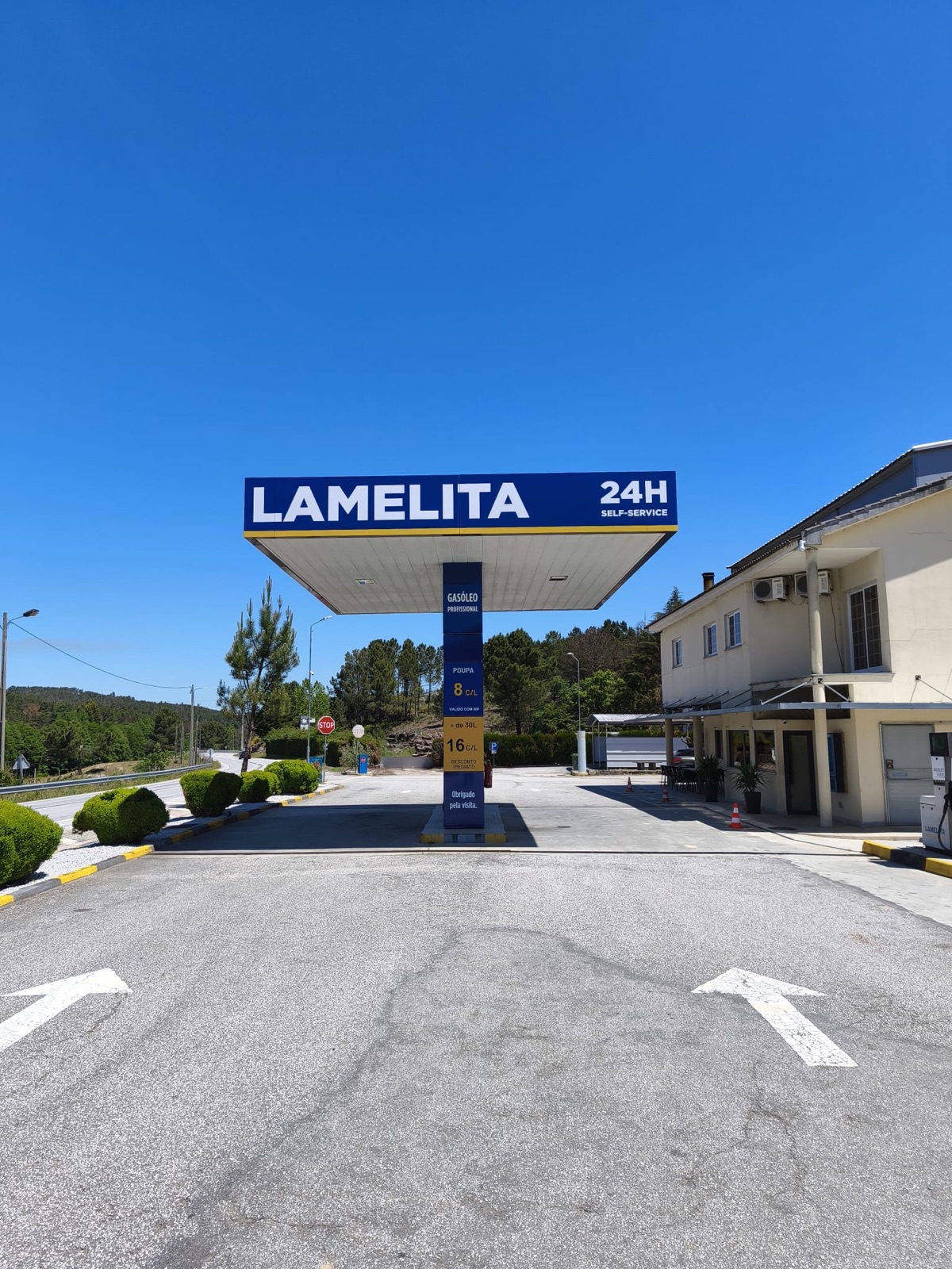 Posto LAMELITA visto da estrada, com cobertura 24h self-service